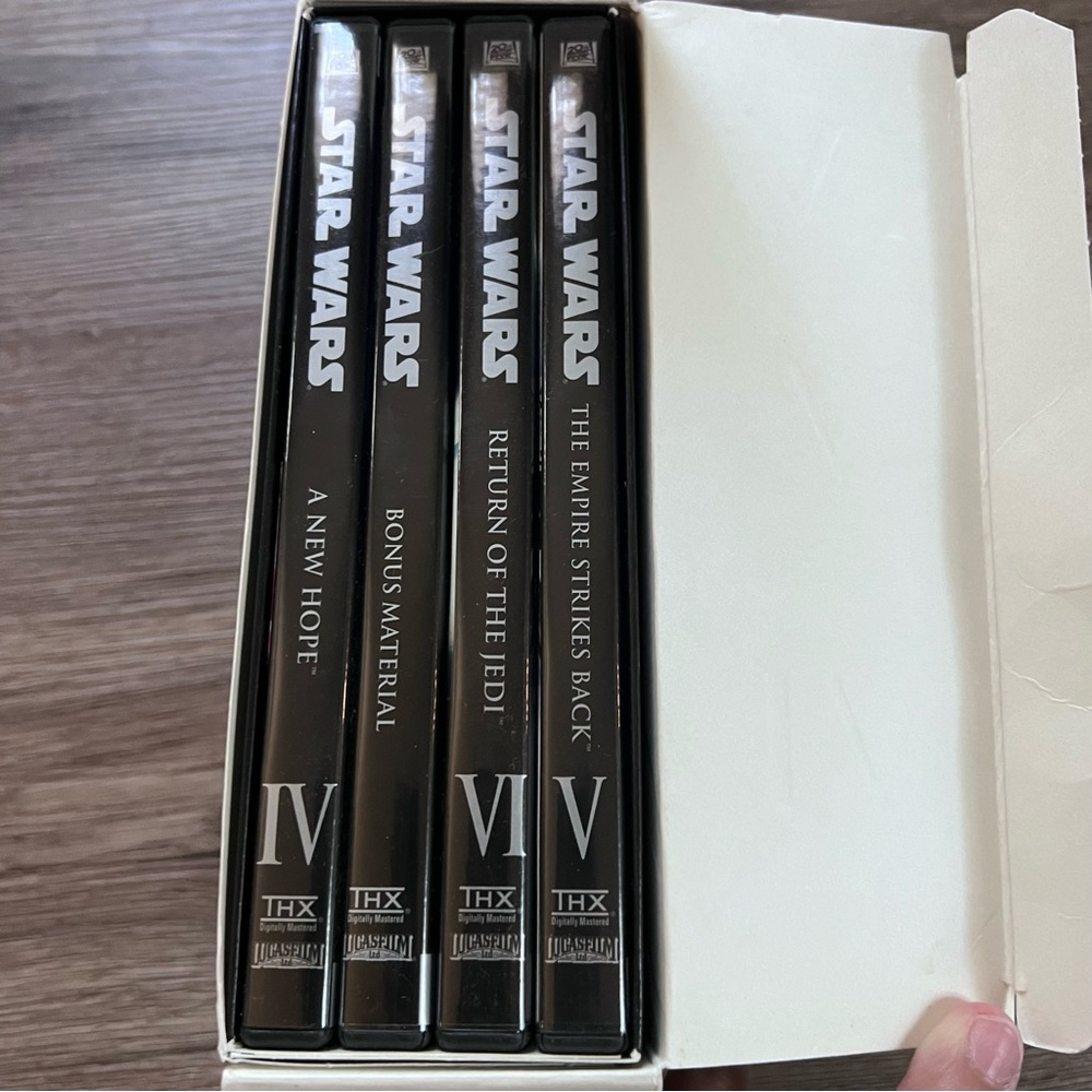 STAR WARS Trilogy 4Disc Set - Picture 4 of 10